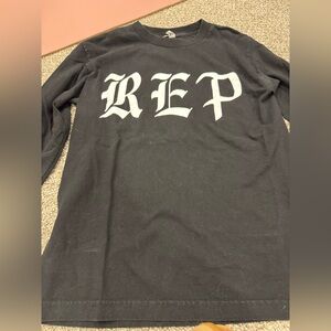 Taylor Swift rep tour t-shirt - size S